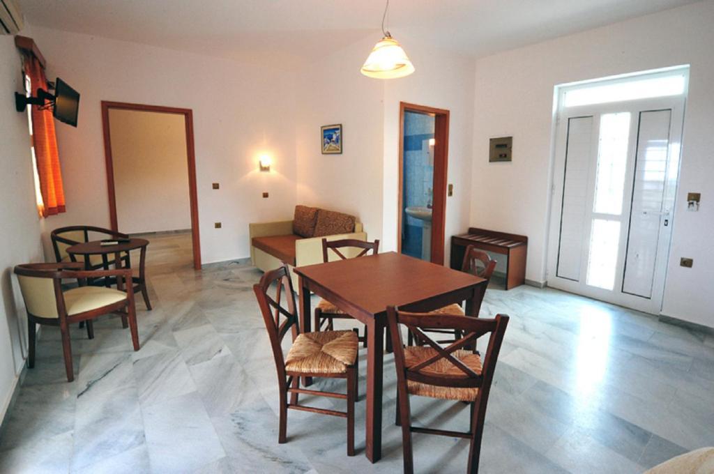 Anna Ageliki Aparthotel Damnoni Rom bilde